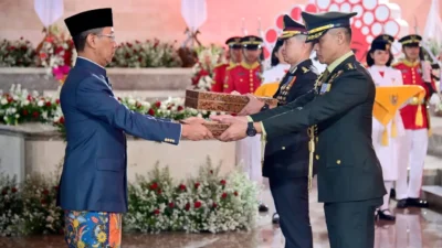 Kasetpres Heru Budi Hartono Lepas Duplikat Bendera Pusaka dan Teks Proklamasi Menuju IKN: Momen Bersejarah dari Monas