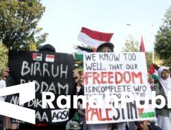 Dukung Palestina, Ribuan Massa Gelar Aksi di Depan Kedubes AS