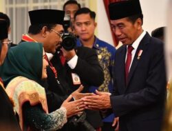 Gus Jazil Terima Penghargaan Bintang Mahaputera dari Presiden Jokowi