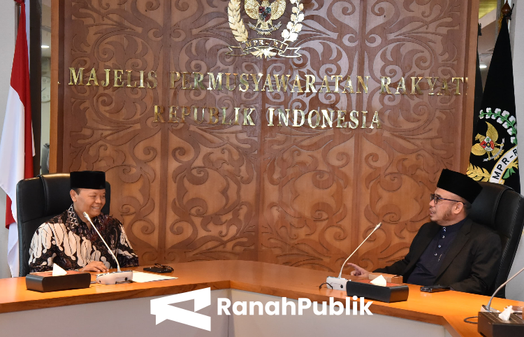 Wakil Ketua MPR RI Dr. H. M. Hidayat Nur Wahid MA