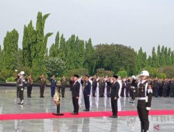 Mensos Gus Ipul Dampingi Wapres Gibran di Peringatan Hari Pahlawan 2024