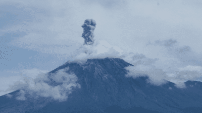 Gunung Semeru erupsi