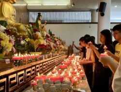 Waisak di Maha Vihara Duta Maitreya Batam: Ritual Suci dan Bazar Kuliner Vegetarian