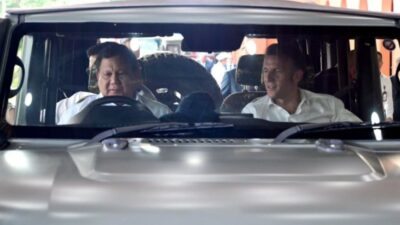 Naik Maung Bareng Prabowo, Macron Kunjungi Akmil hingga Borobudur