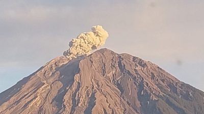 Empat Kali Erupsi dalam Sehari, Gunung Semeru Kembali Meningkatkan Aktivitasnya