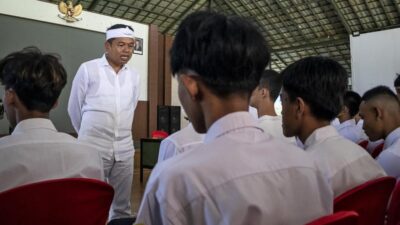 Dedi Mulyadi Tegaskan Disiplin: Pelajar Jabar Wajib Masuk Jam 06.00, Jam Malam Mulai 21.00